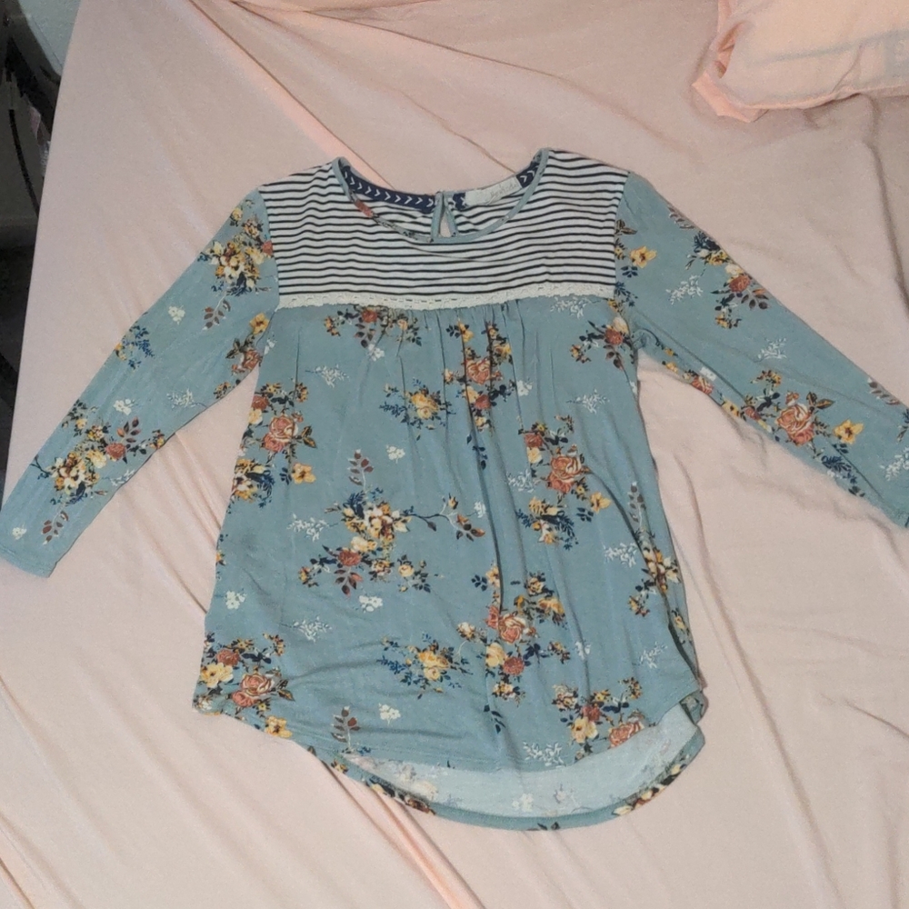Size Medium, Floral, Rewind blouse